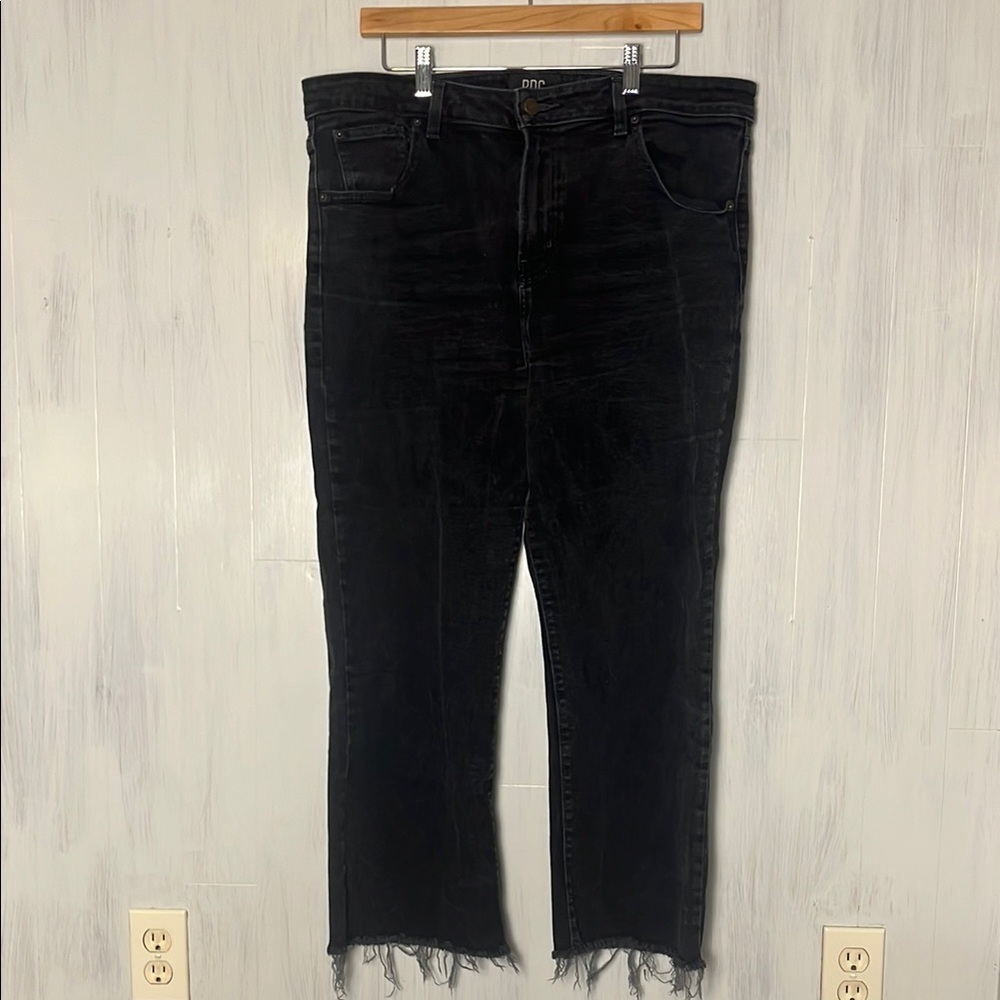 Urban Outfitter BDG Black Raw Hem High Rise Straight Leg Jeans Size 34